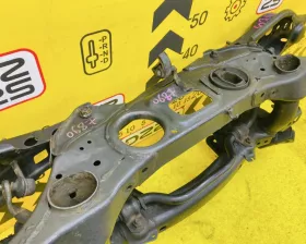 Задняя балка Toyota