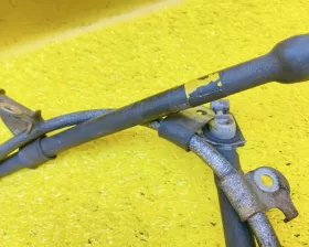 Тросик ручника Toyota