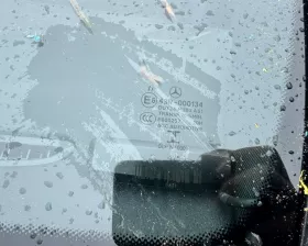 Лобовое стекло Mercedes-Benz