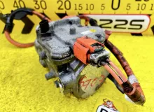 Компрессор кондиционера TOYOTA VOXY 2014 8837028030 ZWR80G 2ZRFXE, передний