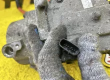 Компрессор кондиционера TOYOTA VOXY 2014 8837028030 ZWR80G 2ZRFXE, передний
