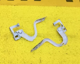 Петля капота Toyota