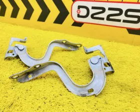 Петля капота Toyota