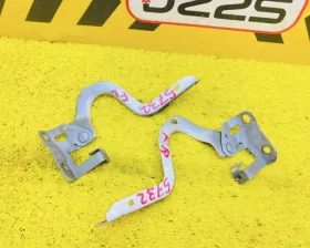 Петля капота Toyota