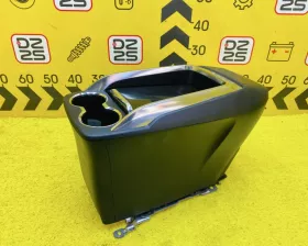 Бардачок между сиденьями Toyota