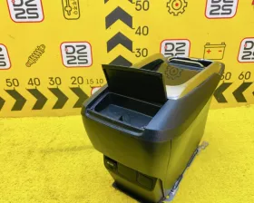Бардачок между сиденьями Toyota