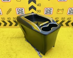 Бардачок между сиденьями Toyota