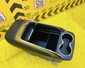 Бардачок между сиденьями Toyota
