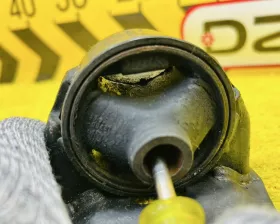 Подушка коробки передач Toyota
