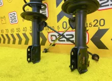 СТОЙКА ПАРА ЛЕВАЯ И ПРАВАЯ TOYOTA COROLLA FIELDER 2014 4851013161 NKE165G 1NZFXE, передняя