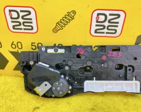 Доводчик двери Toyota
