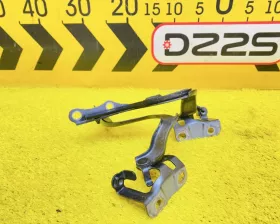 Петля капота Toyota