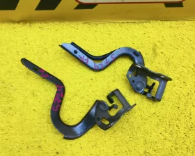 Петля капота Toyota