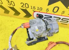 Компрессор кондиционера TOYOTA ESQUIRE 2014 8837028030 ZWR80G 2ZRFXE, передний