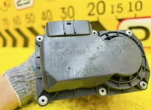 Заслонка дроссельная TOYOTA VOXY 2014 2203037060 ZWR80G 2ZRFXE, передняя