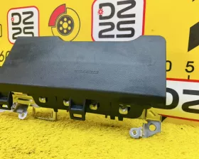 Подушка безопасности для колен Toyota