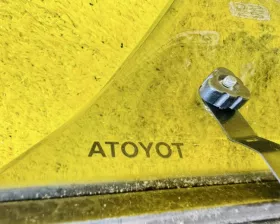 Спойлер люка Toyota