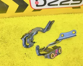 Петля капота Toyota
