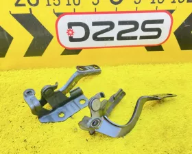 Петля капота Toyota