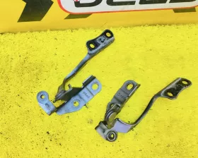 Петля капота Toyota