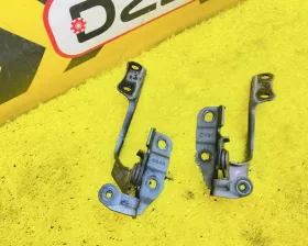 Петля капота Toyota