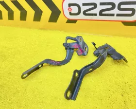 Петля капота Toyota