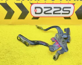 Петля капота Toyota