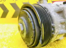 Компрессор кондиционера TOYOTA ESQUIRE 2015 8831028650 ZRR85G 3ZRFAE, передний