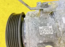 Компрессор кондиционера TOYOTA ESQUIRE 2015 8831028650 ZRR85G 3ZRFAE, передний