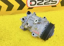 Компрессор кондиционера TOYOTA ESQUIRE 2015 8831028650 ZRR85G 3ZRFAE, передний