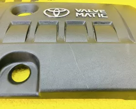 Пластиковая крышка на двс TOYOTA