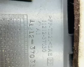 Пластиковая крышка на двс TOYOTA