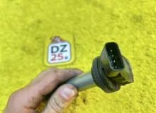 Катушка зажигания LEXUS CT200H 2012 9091902258 ZWA10 2ZRFXE, передняя