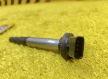 Катушка зажигания LEXUS CT200H 2011 9091902258 ZWA10 2ZRFXE, передняя