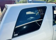Стекло собачника SUZUKI ESCUDO 2006 8456064J10 TA74W M16A, заднее правое