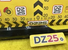 Накладка на порог TOYOTA NOAH 2014 7586028040 ZWR80G 2ZRFXE, передняя левая