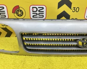 Решетка радиатора Toyota