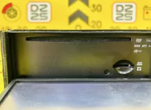 Магнитофон NISSAN NV200 2011 B82607990D VM20 HR16DE, передний