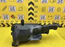 Корпус воздушного фильтра TOYOTA HIACE 2009 1770030251 KDH206V 1KDFTV, передний