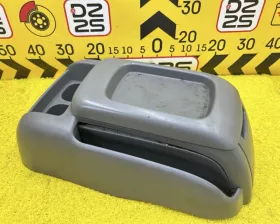 Бардачок между сиденьями Toyota