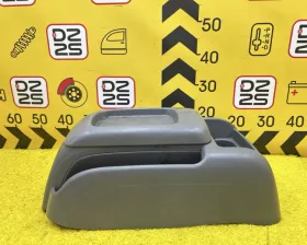Бардачок между сиденьями Toyota