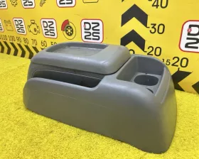 Бардачок между сиденьями Toyota