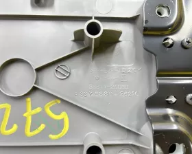 Бардачок между сиденьями Toyota
