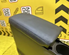 Бардачок между сиденьями Toyota