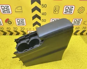 Бардачок между сиденьями Toyota