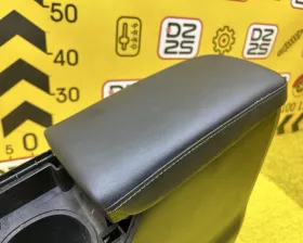 Бардачок между сиденьями Toyota