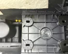 Бардачок между сиденьями Toyota
