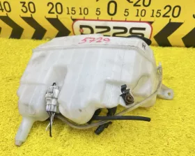 Бачок стеклоомывателя Toyota