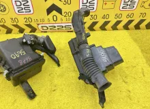 Корпус воздушного фильтра LEXUS CT200H 2012 1770037292 ZWA10 2ZRFXE, передний