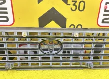 Решетка радиатора TOYOTA HIACE 1998 5310026100 KZH106W 1KZTE, передняя